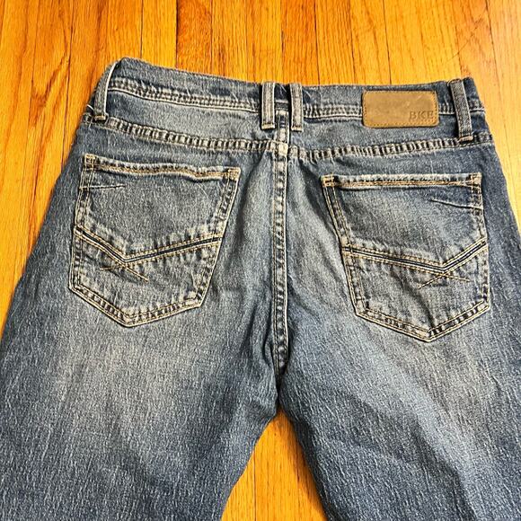 BKE Jeans Mens 32 X30 Jake straight Blue Denim Buckle Distressed Holes - Picture 4 of 10